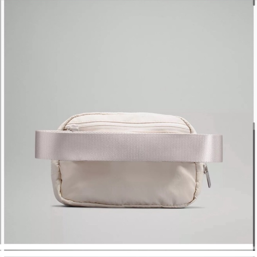 Lululemon Everywhere Belt Bag Opal - Picture 2 of 4